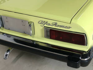 Image 13/29 of Alfa Romeo 2000 Spider Veloce (1973)