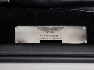 Image 20/30 of Aston Martin V12 Vanquish (2001)