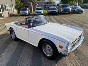 Image 45/50 of Triumph TR 6 (1976)