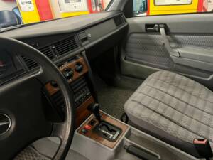 Image 11/22 of Mercedes-Benz 190 E 2.3 (1992)