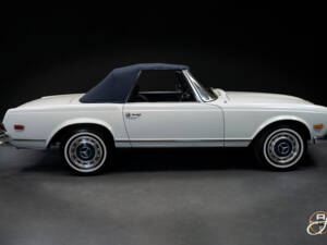 Image 20/23 of Mercedes-Benz 280 SL (1968)