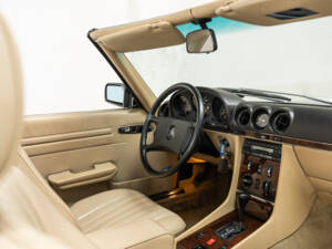 Image 13/40 of Mercedes-Benz 300 SL (1987)