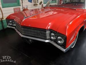 Image 8/41 of Buick Le Sabre Convertible (1966)