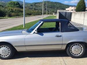 Immagine 10/34 di Mercedes-Benz 560 SL (1987)