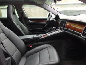 Image 52/98 of Porsche Panamera S (2010)
