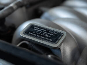 Immagine 43/45 di Bentley Azure (2007)