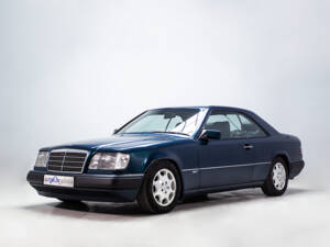 Imagen 3/29 de Mercedes-Benz E 320 (1995)