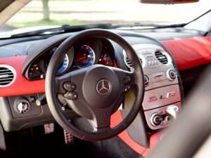 Imagen 8/15 de Mercedes-Benz SLR McLaren (2004)