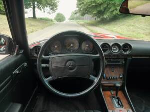 Image 13/27 of Mercedes-Benz 560 SL (1986)