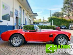 Image 4/10 of AC Cobra Replica (1966)