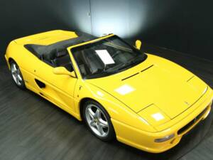 Afbeelding 19/30 van Ferrari F 355 Spider (1998)