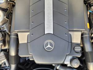 Bild 40/97 von Mercedes-Benz SL 500 (2004)