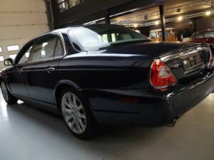 Bild 38/50 von Jaguar XJ 8 4.2 (2008)