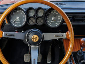 Image 31/43 of Alfa Romeo 2000 GT Veloce (1972)
