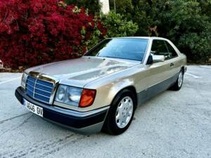 Immagine 5/7 di Mercedes-Benz 300 CE-24 (1991)