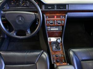 Bild 27/36 von Mercedes-Benz E 320 (1995)