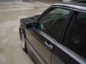 Image 62/83 of Mercedes-Benz 190 E 2.3-16 (1984)