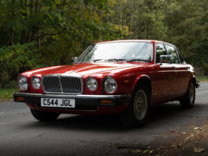 Image 3/20 de Jaguar Sovereign 2.9 (1986)