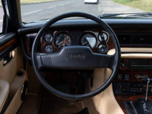 Image 16/23 of Daimler Double Six (1992)