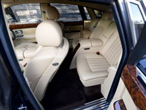 Image 39/50 of Rolls-Royce Phantom VII (2010)