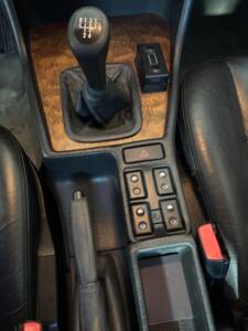 Image 17/37 of BMW 735i (1991)