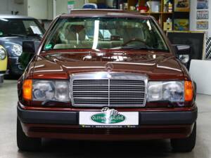 Image 2/15 of Mercedes-Benz 230 CE (1988)