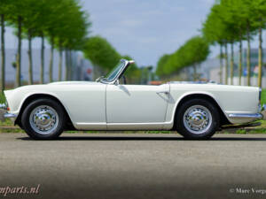 Image 3/31 of Triumph TR 4A (1966)