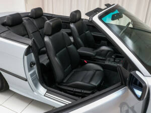 Afbeelding 11/17 van BMW 325i (1994)