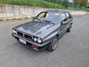 Image 5/37 of Lancia Delta HF Integrale 16V (1990)