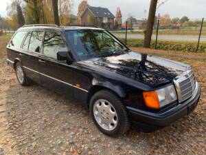 Image 6/149 of Mercedes-Benz 320 TE (1993)