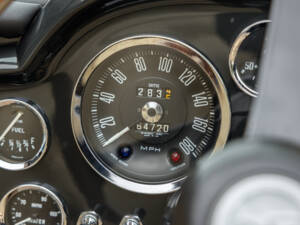 Immagine 18/57 di Aston Martin DB 6 Volante (1969)