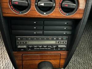 Image 14/22 of Mercedes-Benz 190 E 2.3 (1992)