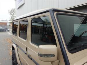 Bild 22/99 von Mercedes-Benz G 500 (lang) (2003)