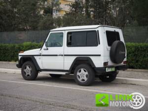 Image 9/10 of Mercedes-Benz 240 GD (SWB) (1985)