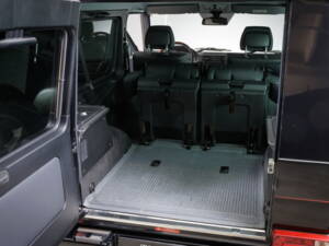 Image 28/32 of Mercedes-Benz G 500 (SWB) (2012)