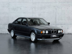 Image 3/24 of BMW M5 (1992)