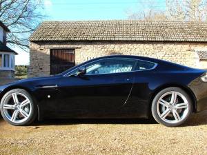 Immagine 2/23 di Aston Martin V8 Vantage (2009)