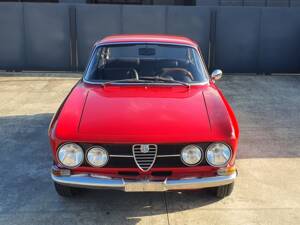 Immagine 2/50 di Alfa Romeo 1750 GT Veloce (1969)