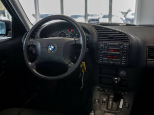 Imagen 17/21 de BMW 320i (1996)