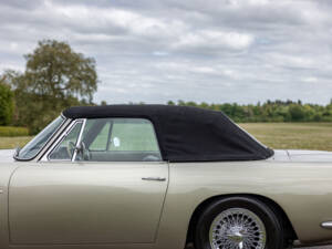 Immagine 32/57 di Aston Martin DB 6 Volante (1969)