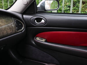 Image 46/51 of Jaguar XKR (2003)