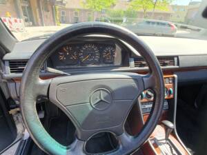 Imagen 56/94 de Mercedes-Benz 300 CE-24 3.4 AMG (1992)