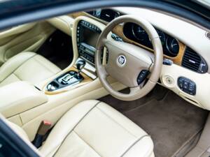 Image 4/50 of Jaguar XJ 3.0 (2009)