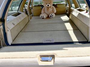 Image 19/45 of Oldsmobile Custom Cruiser (1985)