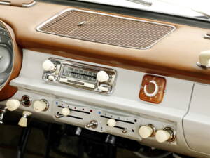 Image 16/28 of BMW 503 (1959)