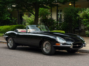 Image 2/22 of Jaguar E-Type 3.8 (1964)