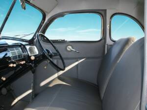 Image 6/28 of Ford Deluxe (1940)