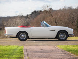 Image 5/42 of Aston Martin DB 6 Mk II Volante (1970)