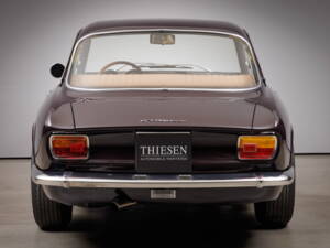 Image 9/35 of Alfa Romeo Giulia 1300 GT Junior (1973)