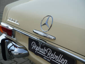 Image 97/97 of Mercedes-Benz 280 SL (1969)